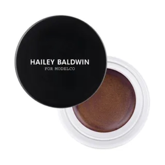 Hailey Bieber highlighter - Picture 1 of 5